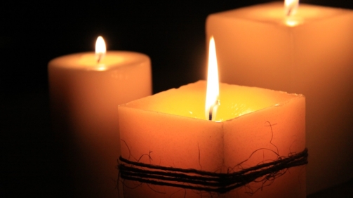 candles-1323090_1280